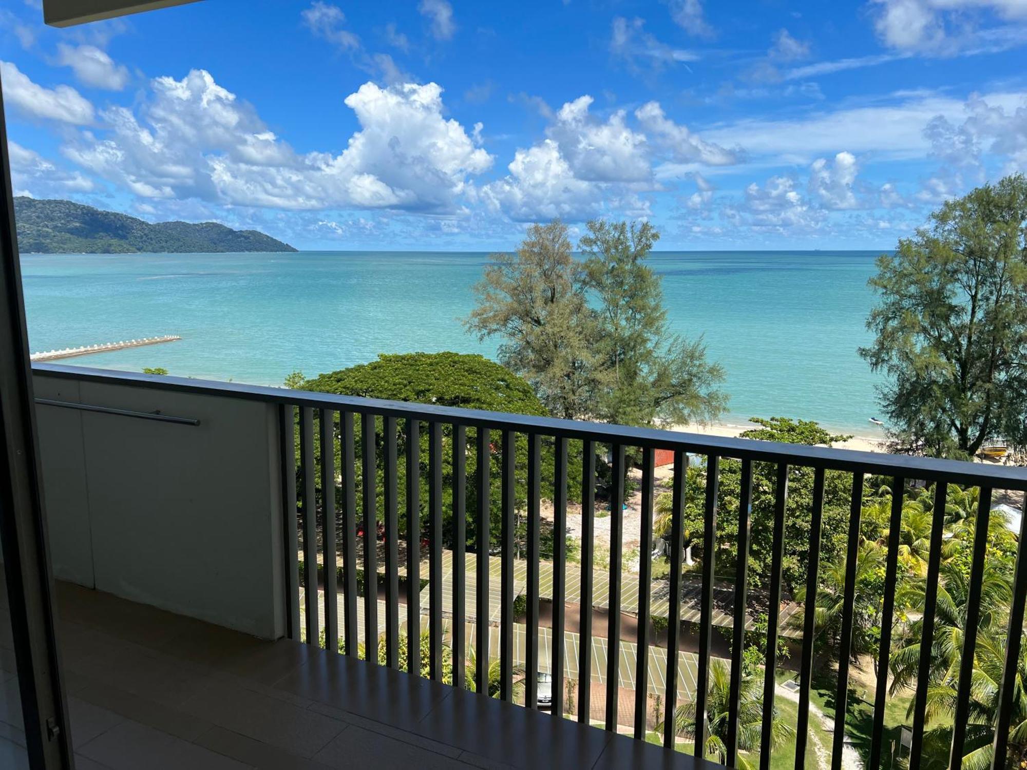 By The Sea Beach Front Apartment Batu Ferringhi Exterior photo