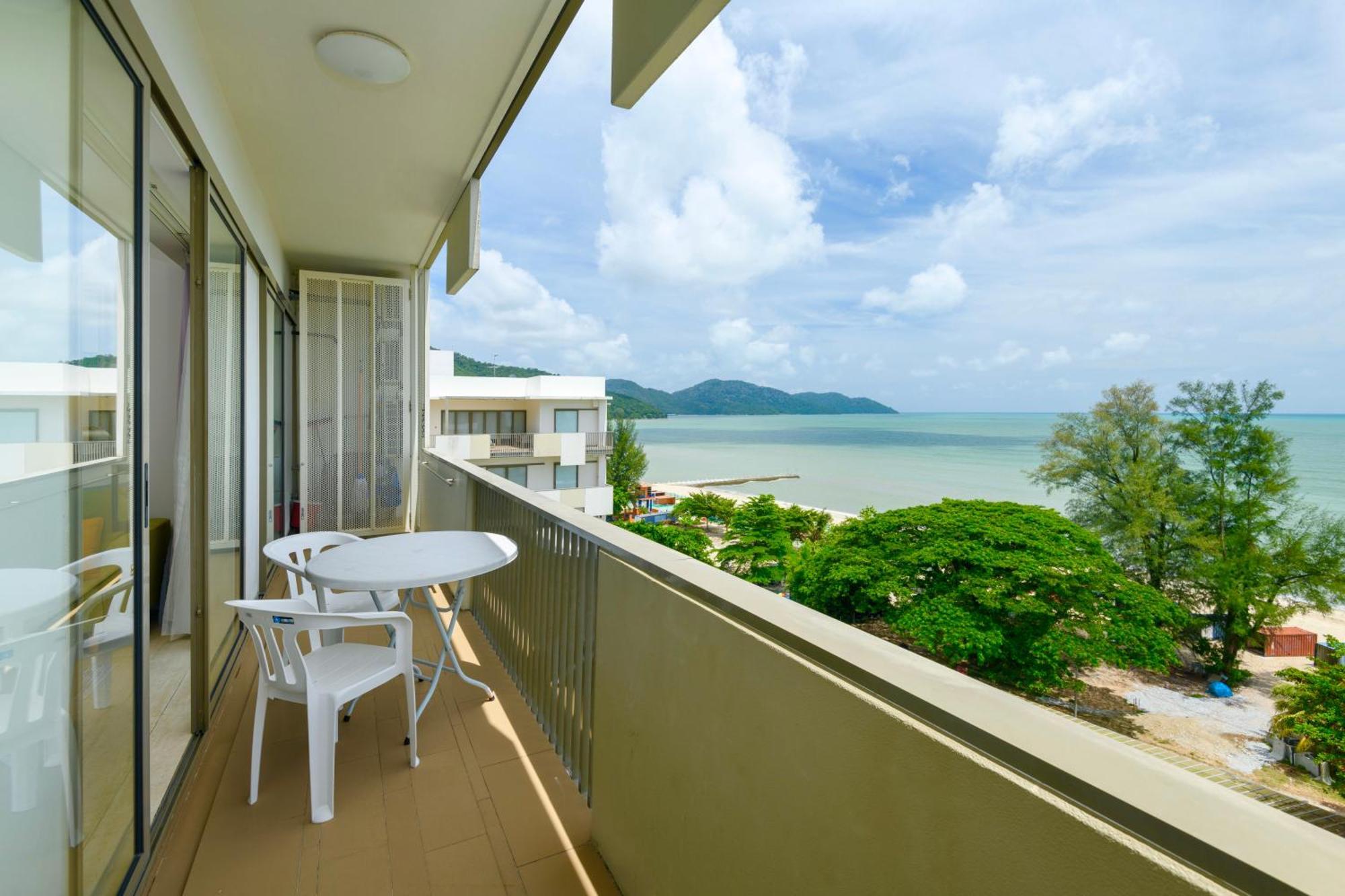 By The Sea Beach Front Apartment Batu Ferringhi Exterior photo